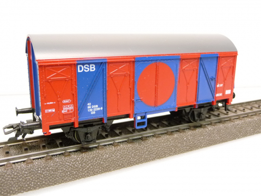 Märklin 4403 H0 Gedeckter Güterwagen der DSB 42 86 DSB 120 2229-9 GS rot / blau