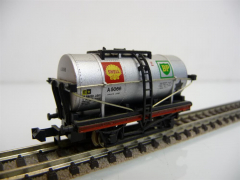 Minitrix N 13272 Kesselwagen 2-achsig silberfarben Shell BP