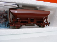 Roco 46132 H0 Selbstentladewagen mit Ladegut Kohle der DB Ep. IV braun