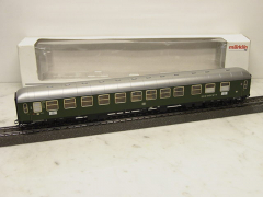 Märklin H0 43940 Schnellzugwagen der DB dunkelgrün Ep III